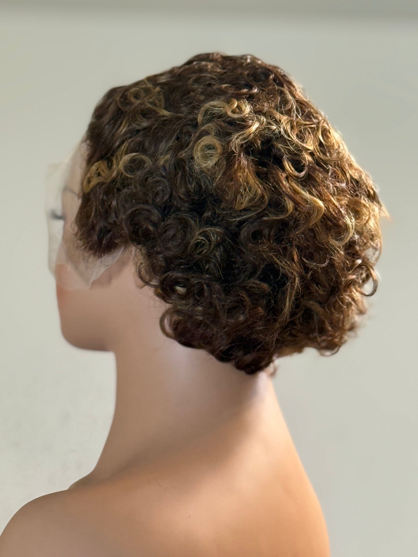 Caramel Swirl Curls Lace Front – Highlighted Curly Pixie